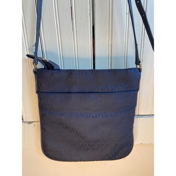 Michael Kors Nylon Kelsey Navy Large Crossbody - Picture 9 of 13